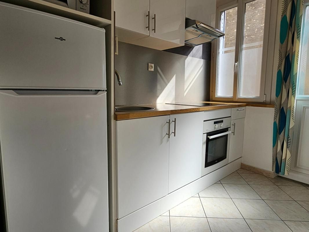 ANGERVILLE Maison meublée à louer en centre ville ! 4