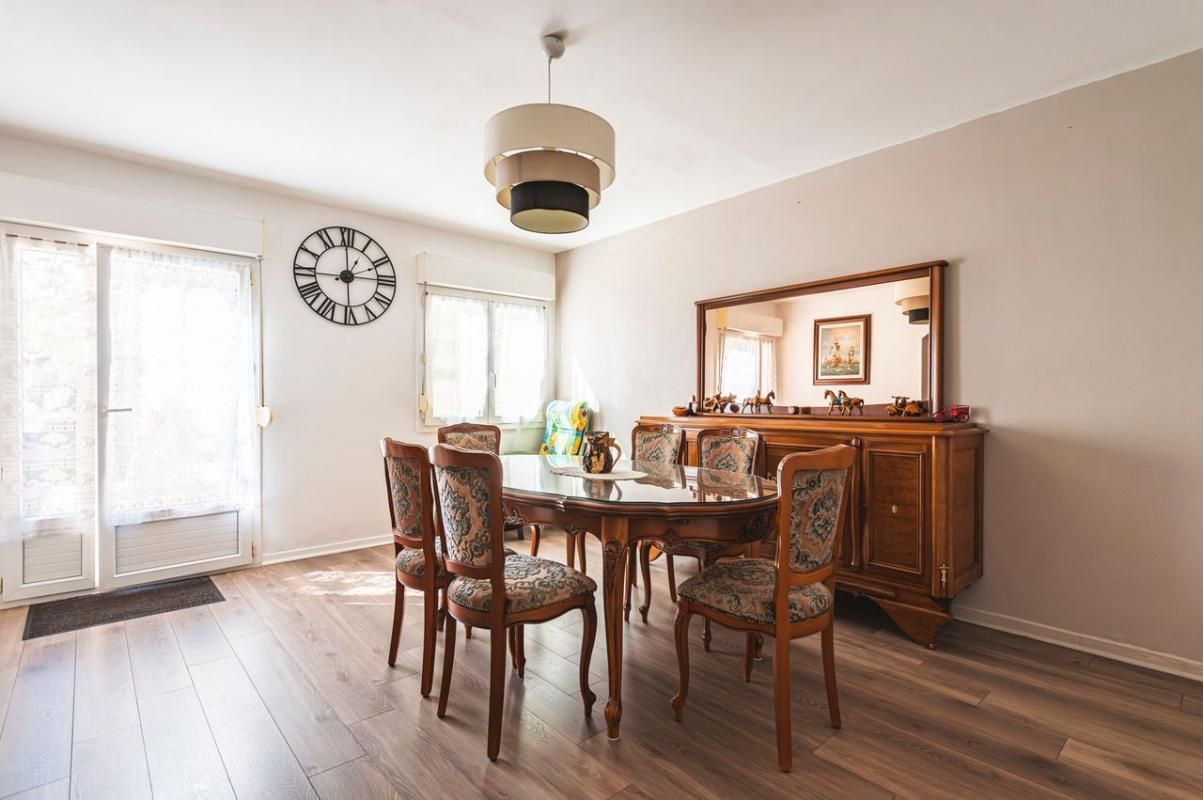 REIMS Maison type 5 avec terrasse et jardin 4