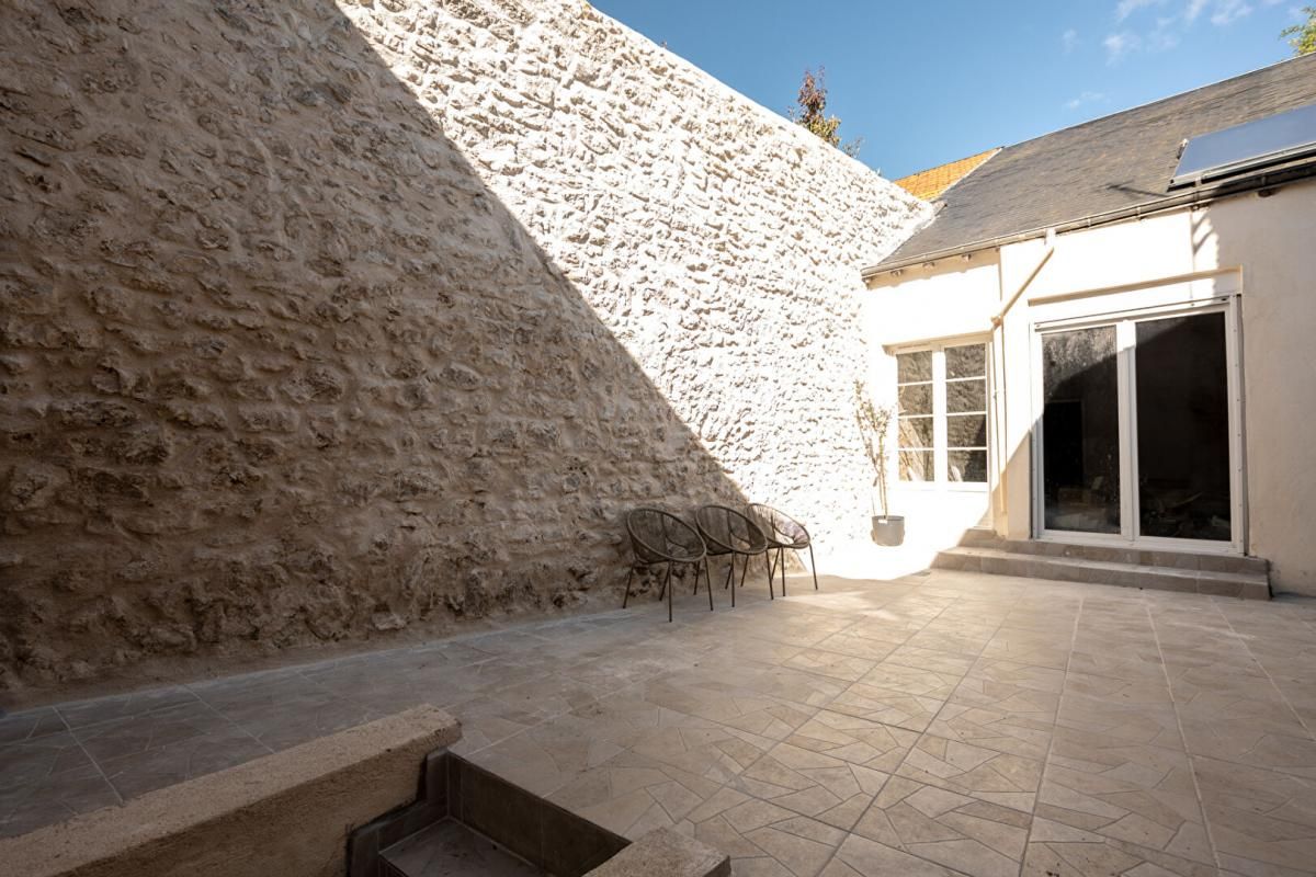 BLOIS LIEUX UNIQUES -  PROPRIÉTÉS PRIVÉES - PROPOSE TRES JOLIE MAISON DE VILLE DE 208 M² ET SA COUR INTERIEURE - GARE 800 M À PIED 2