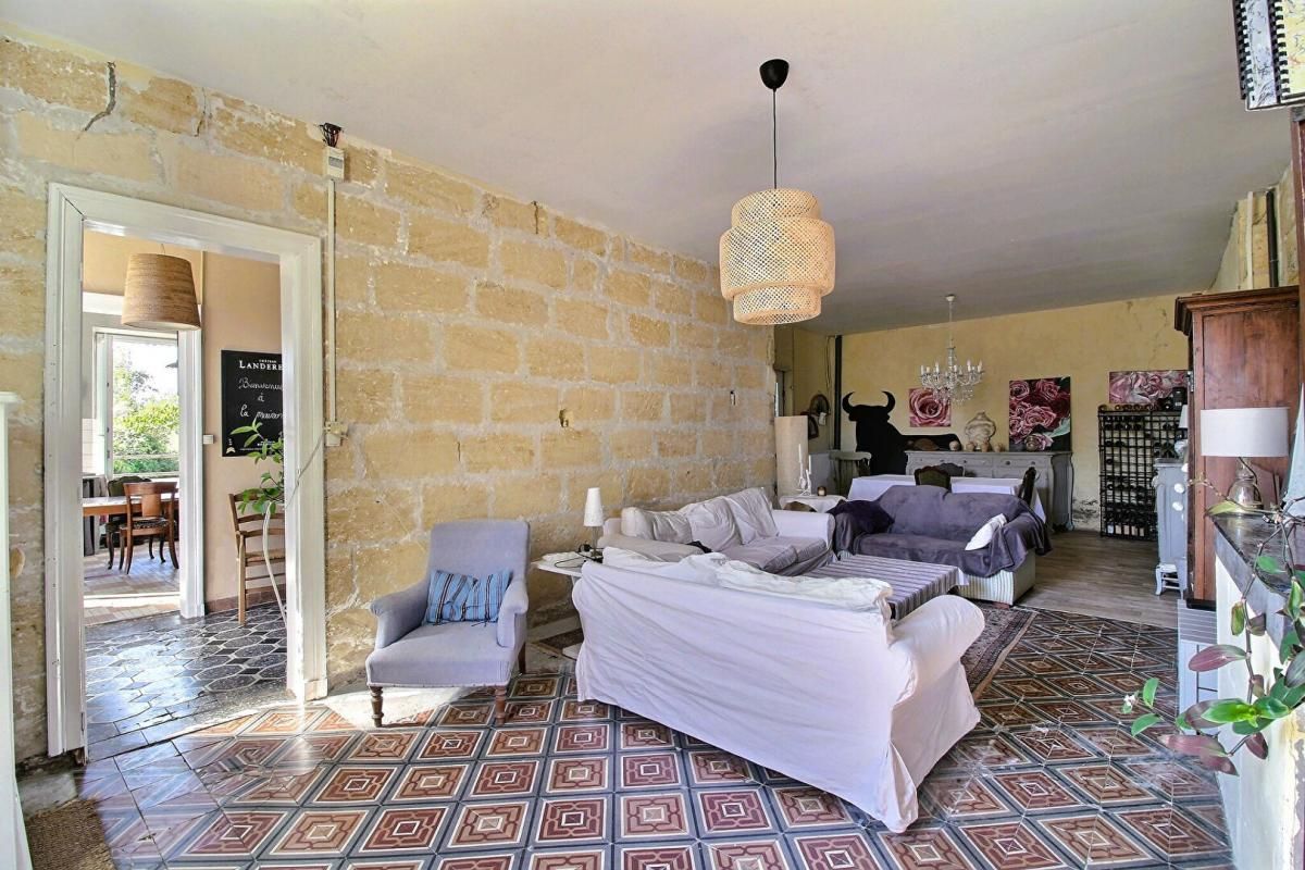 SAINT-LOUIS-DE-MONTFERRAND Maison familiale en pierre de 211 M² avec cachet et potentiel 2