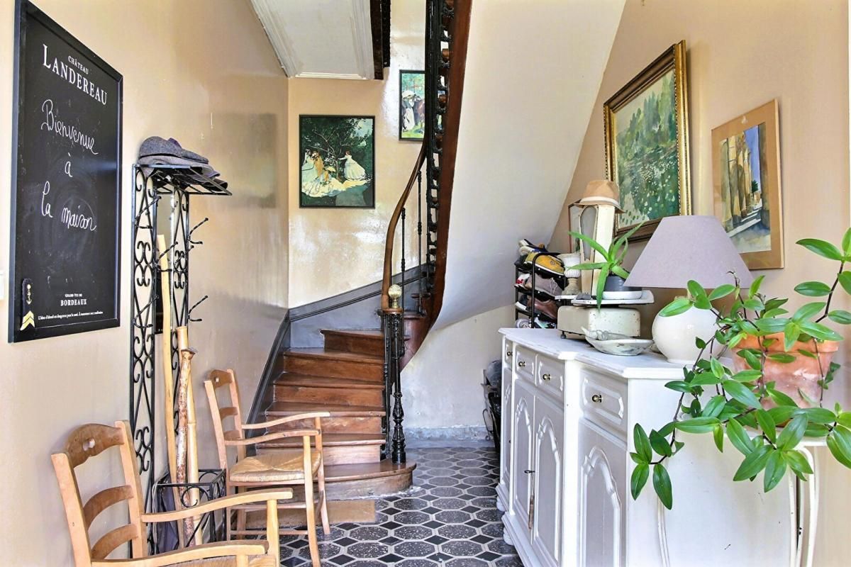 SAINT-LOUIS-DE-MONTFERRAND Maison familiale en pierre de 211 M² avec cachet et potentiel 4