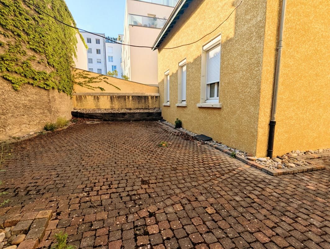 LYON-8E-ARRONDISSEMENT Maison à fort potentiel avec terrain - Lyon 8ème 1