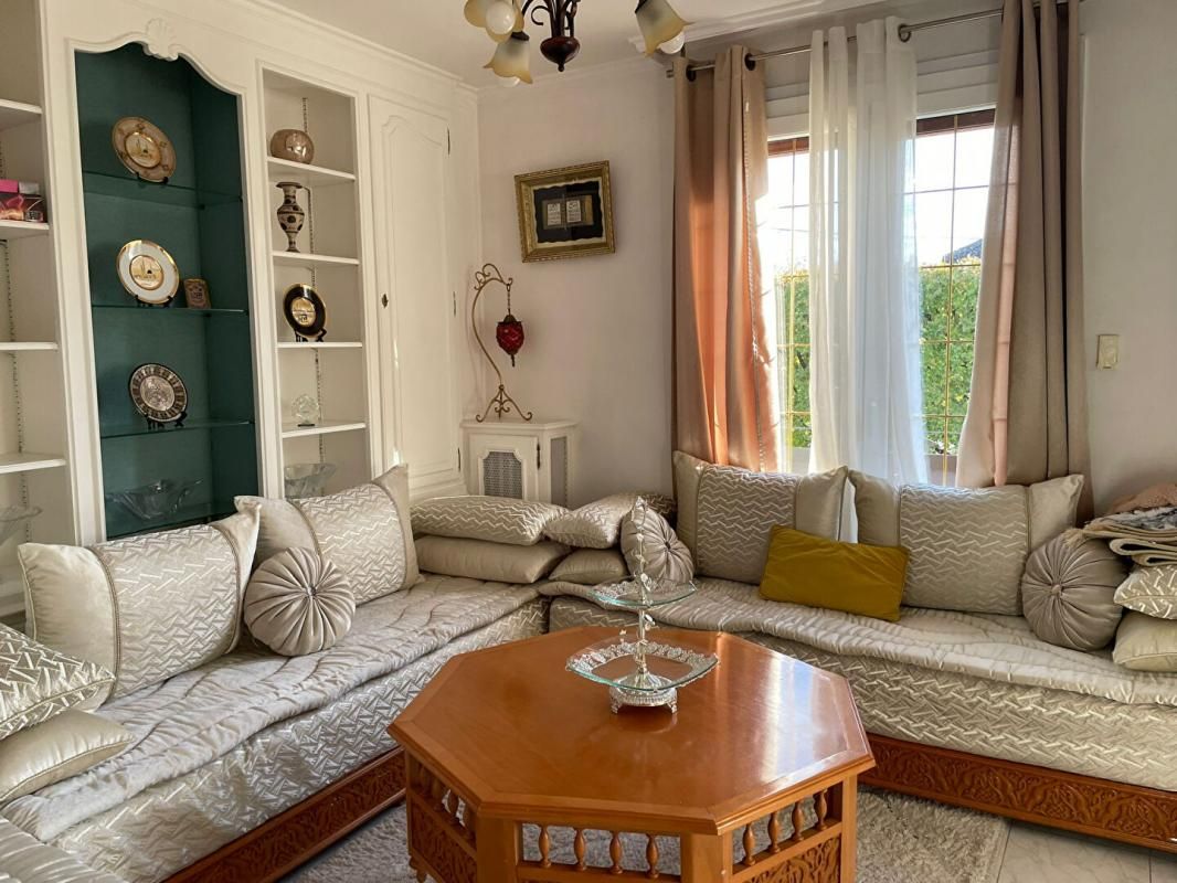 BONDY Maison familiale 9 pièces avec jardin - Charme et volumes à Bondy 2