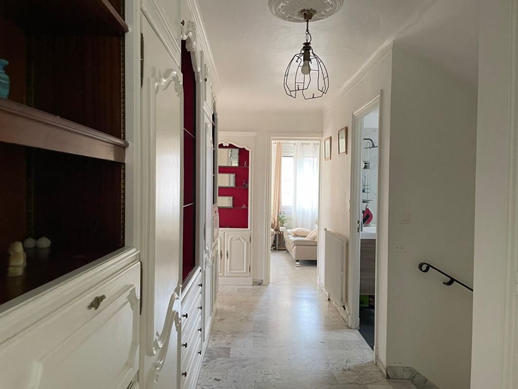 BONDY Maison familiale 9 pièces avec jardin - Charme et volumes à Bondy 3