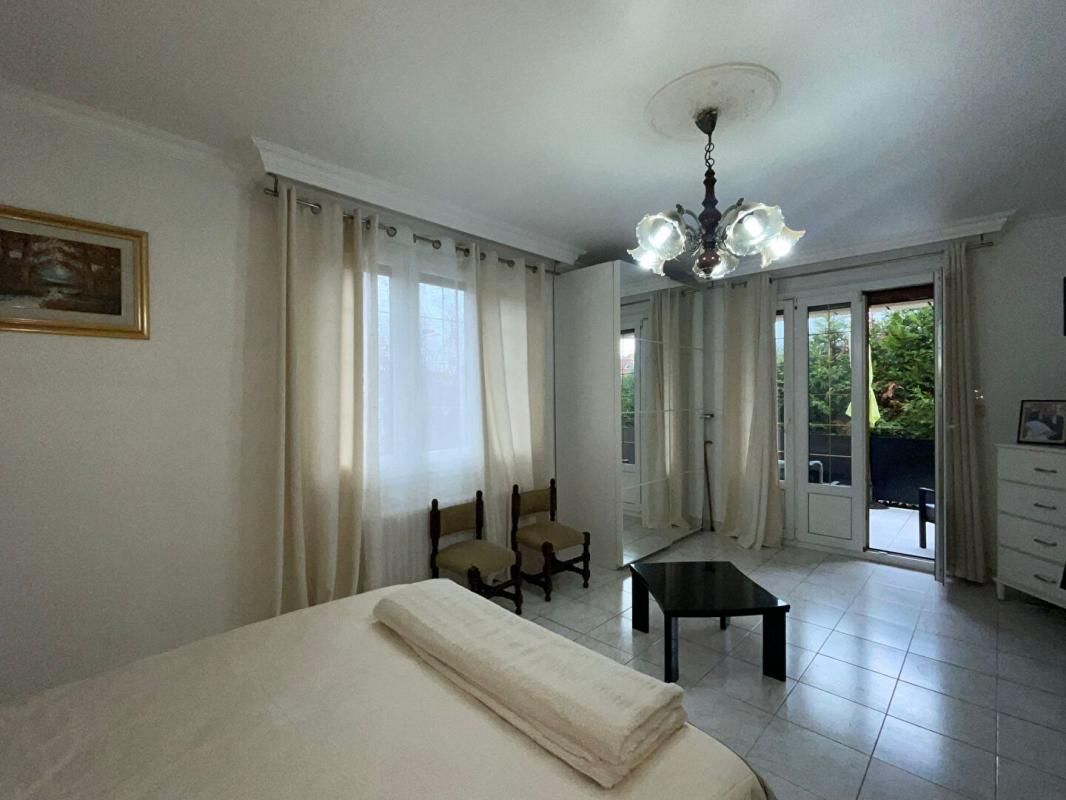 BONDY Maison familiale 9 pièces avec jardin - Charme et volumes à Bondy 4