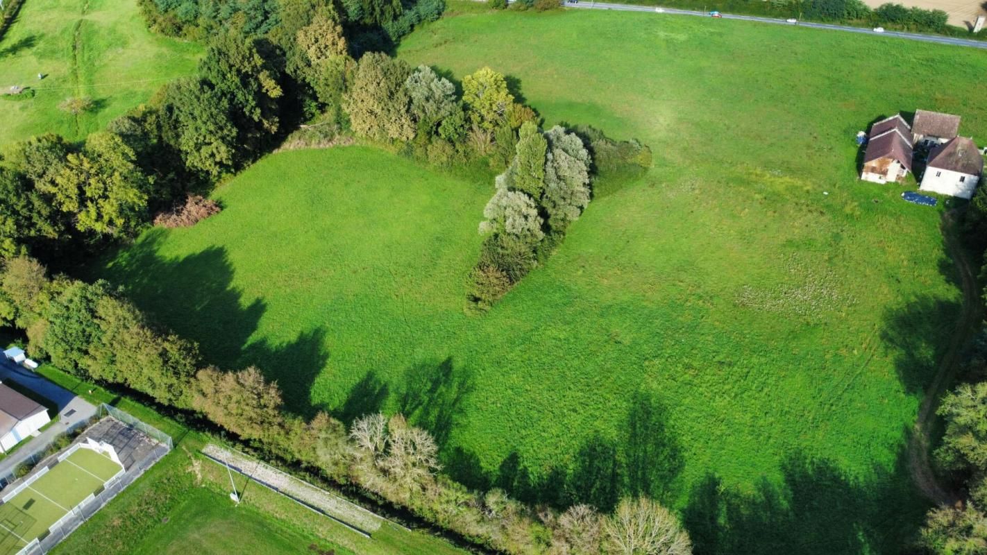 VIRIGNIN Rare propriété en Pierre avec dépendances 2