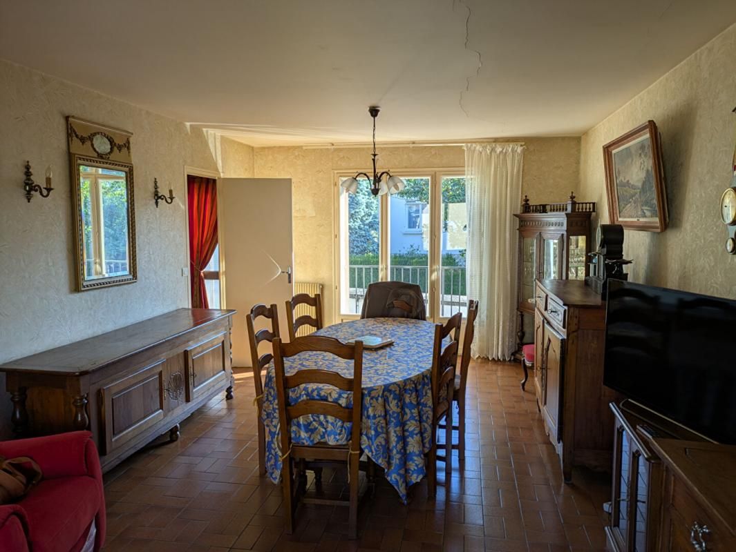 LA CHARITE-SUR-LOIRE Maison La Charite Sur Loire  centre 5 pièce(s), garage, terrain 400 m² 2