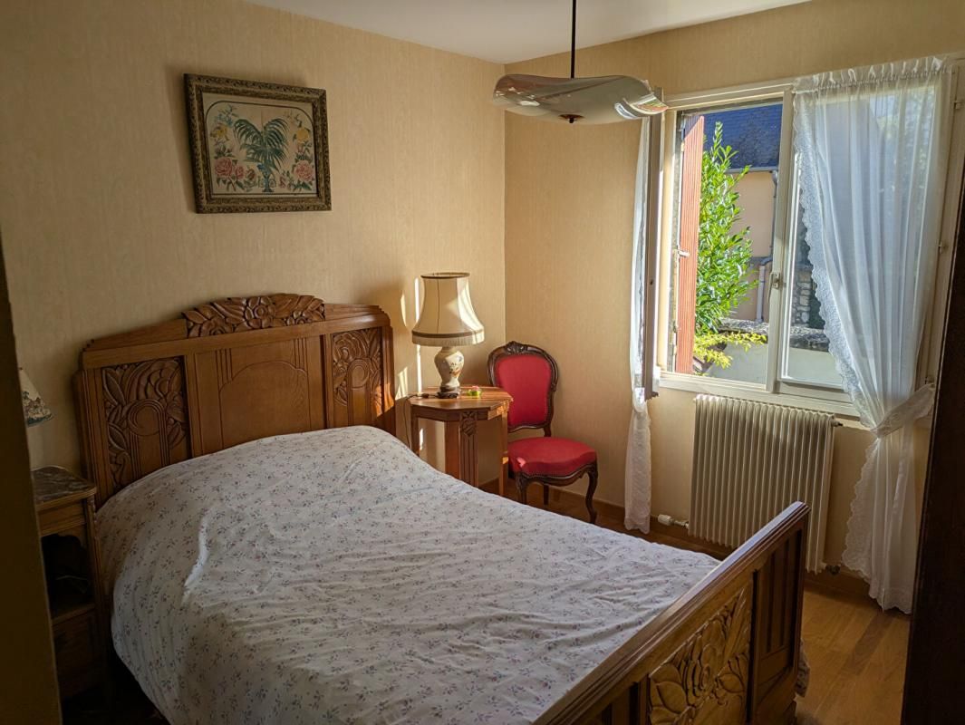 LA CHARITE-SUR-LOIRE Maison La Charite Sur Loire  centre 5 pièce(s), garage, terrain 400 m² 4