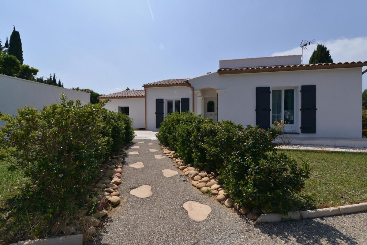 SAINT-VICTOR-LA-COSTE Maison Saint Victor La Coste 6 pièce(s) 122 m2, piscine, garage 3