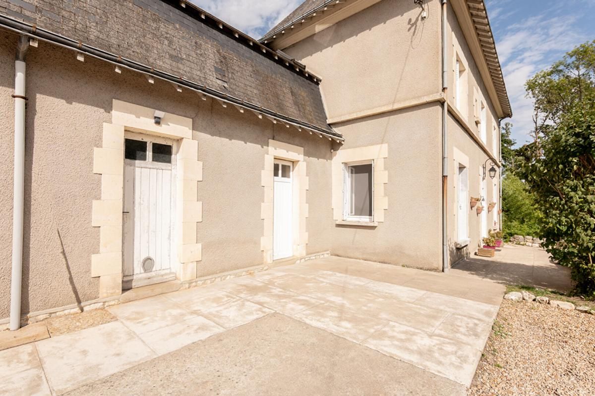 COUFFY LIEUX UNIQUES ® - PROPRIÉTÉS PRIVÉES Blois-Chambord PROPOSE DEUX MAISONS DES ANNEES 50 SUR 4.6 HA DE TERRAIN 2