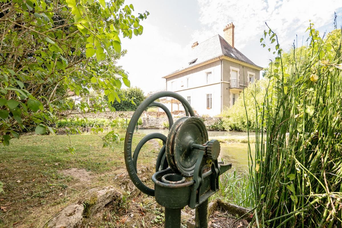 COUFFY LIEUX UNIQUES ® - PROPRIÉTÉS PRIVÉES Blois-Chambord PROPOSE DEUX MAISONS DES ANNEES 50 SUR 4.6 HA DE TERRAIN 3