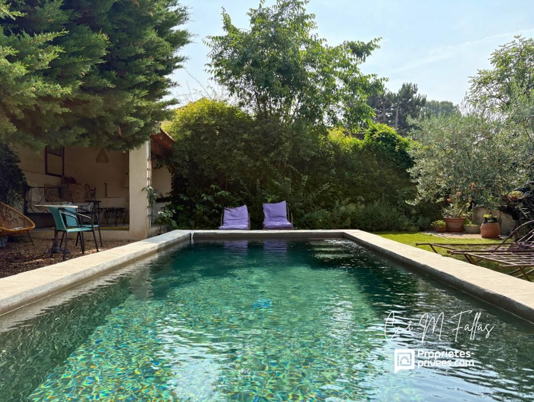 VAISON-LA-ROMAINE Elégante bâtisse avec 2 appartements de plain pied, jardin paysagé et piscine chauffée 1