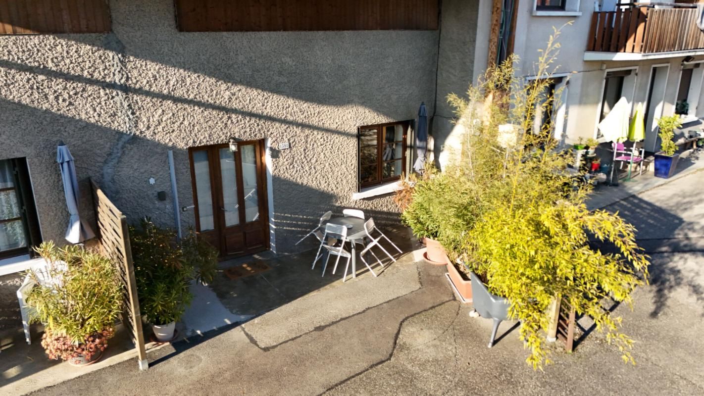 PRINGY Appartement T3 46.34 m² + combles 60 m² environ 2