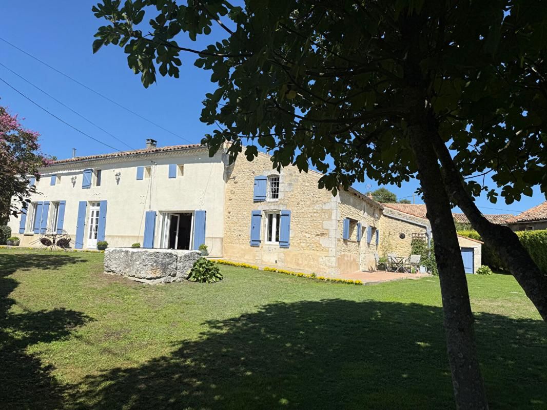 SAINT-GEORGES-DES-AGOUTS EXCLUSIVITE Maison charentaise 251 m2 4 chambres 1