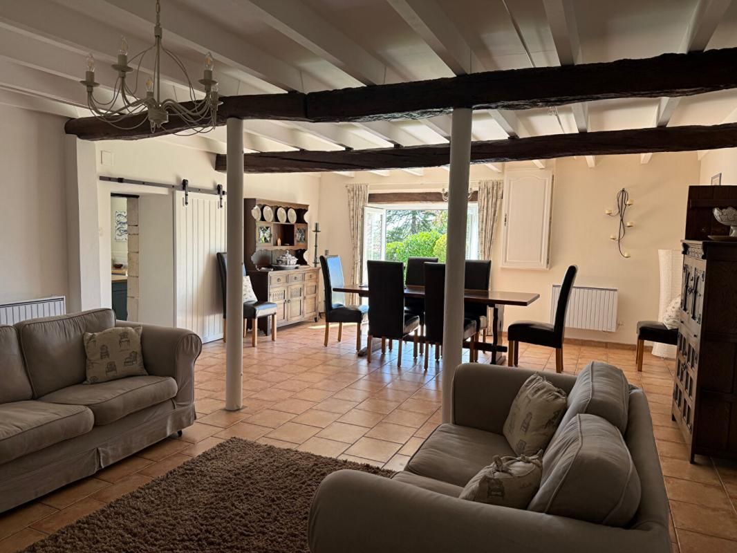 SAINT-GEORGES-DES-AGOUTS EXCLUSIVITE Maison charentaise 251 m2 4 chambres 2