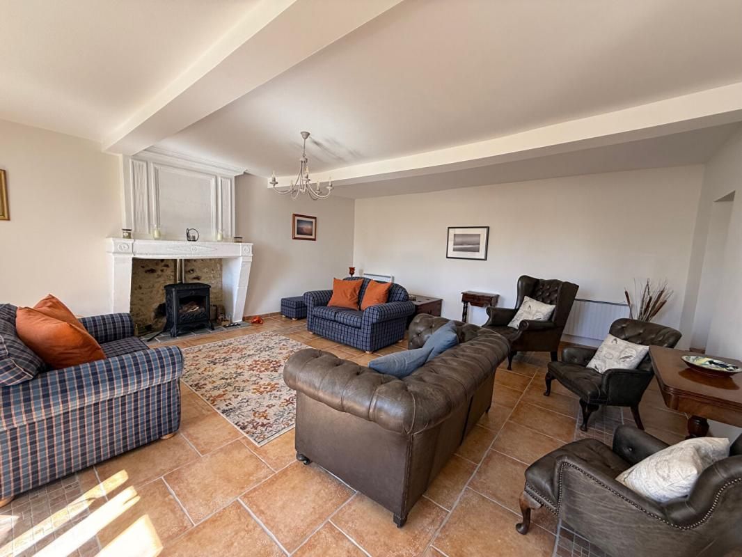 SAINT-GEORGES-DES-AGOUTS EXCLUSIVITE Maison charentaise 251 m2 4 chambres 3
