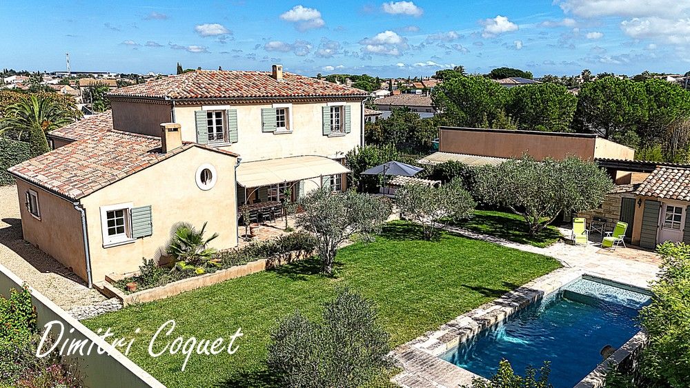 PéZENAS Bastide de caractère proche des plages 1