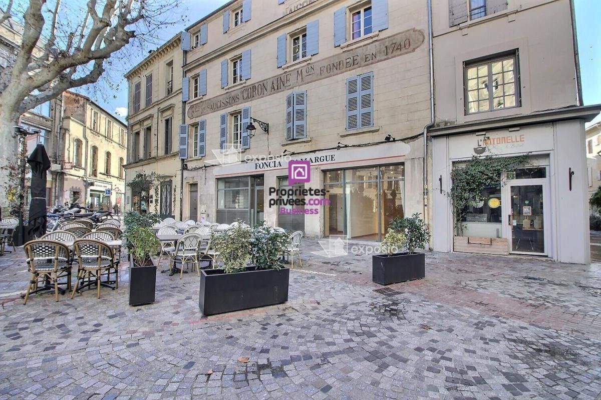 ARLES ARLES - A LOUER LOCAL COMMERCIAL 196 m² - 2 350 Euros 1