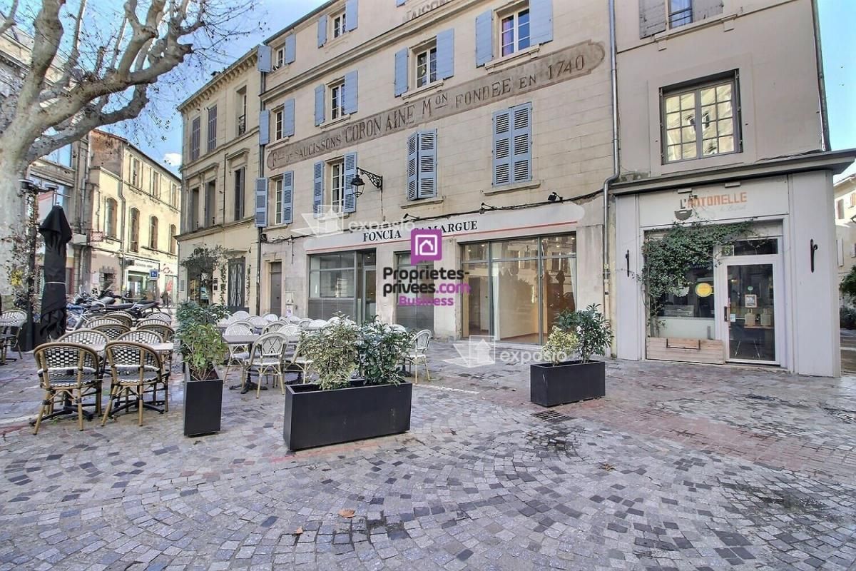 ARLES ARLES - A LOUER LOCAL COMMERCIAL 196 m² - 2 350 Euros 1