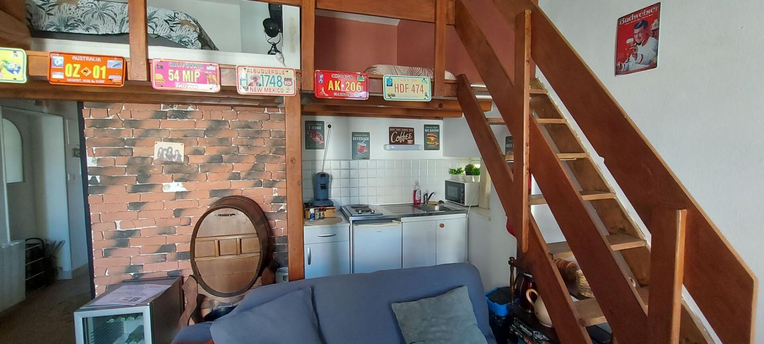 NIMES 30.GARD.NIMES.Charmant studio en duplex avec terrasse, quartier Notre-Dame 3