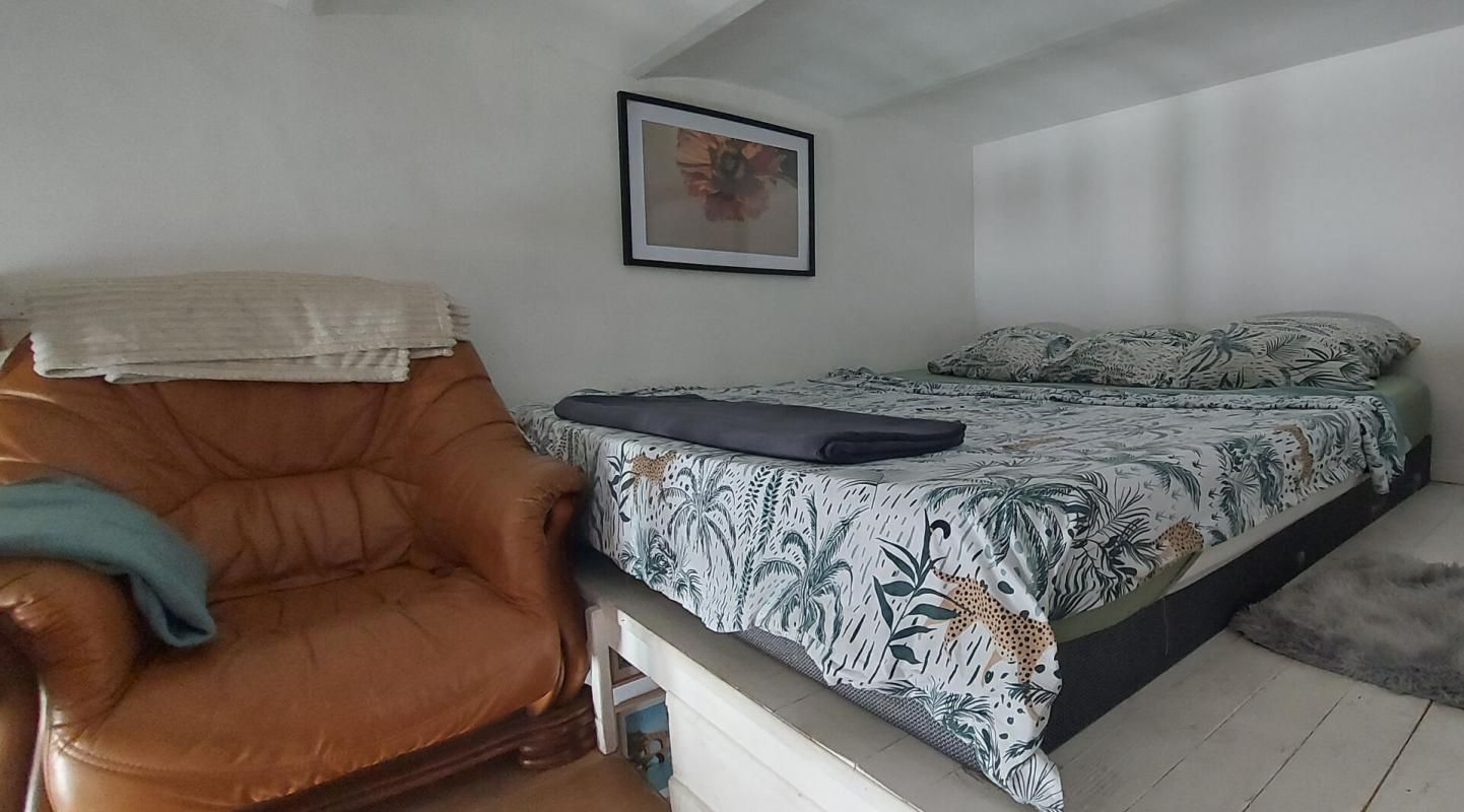 NIMES 30.GARD.NIMES.Charmant studio en duplex avec terrasse, quartier Notre-Dame 4