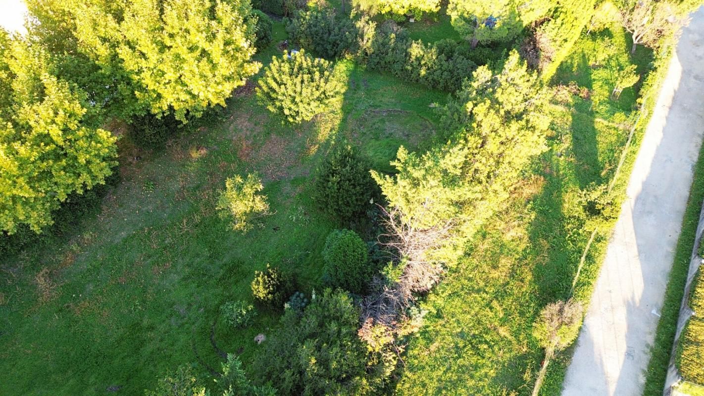 Monteux Terrain plein de soleil