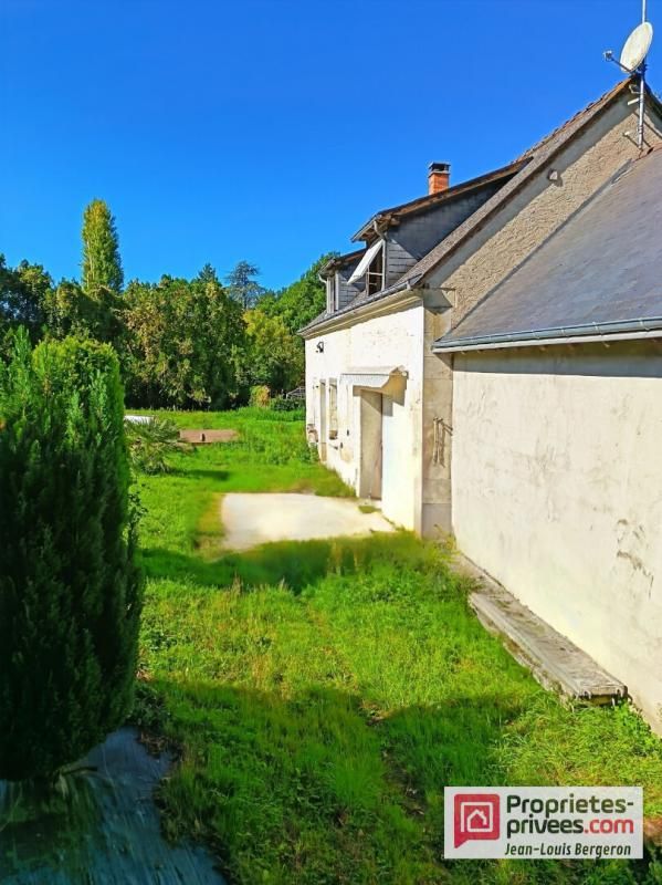 POCE-SUR-CISSE Maison de caractère avec bois et caves troglodytes 1