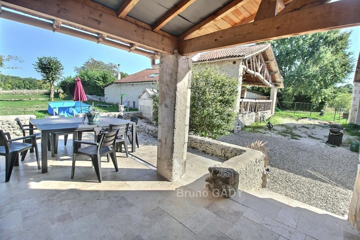 TOCANE-SAINT-APRE Ensemble immobilier avec maison ancienne en pierre et dépendances 2