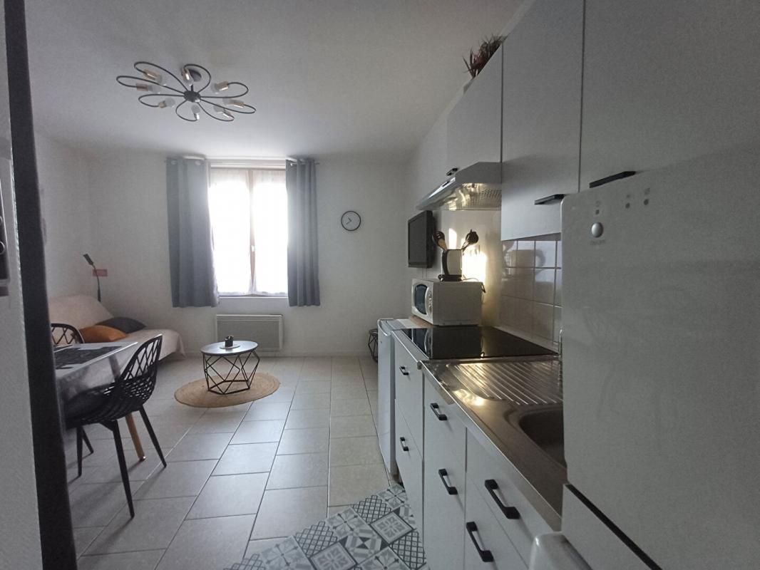NOYON IMMEUBLE MIXTE 1