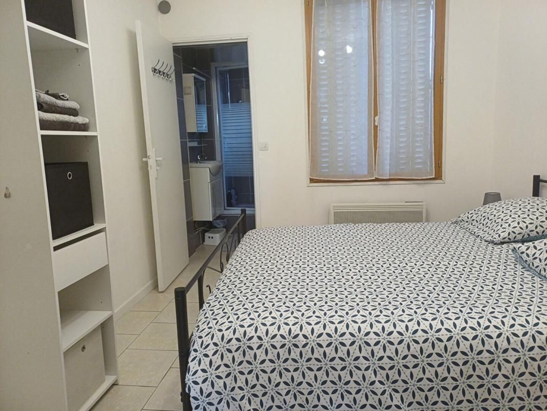 NOYON IMMEUBLE MIXTE 2