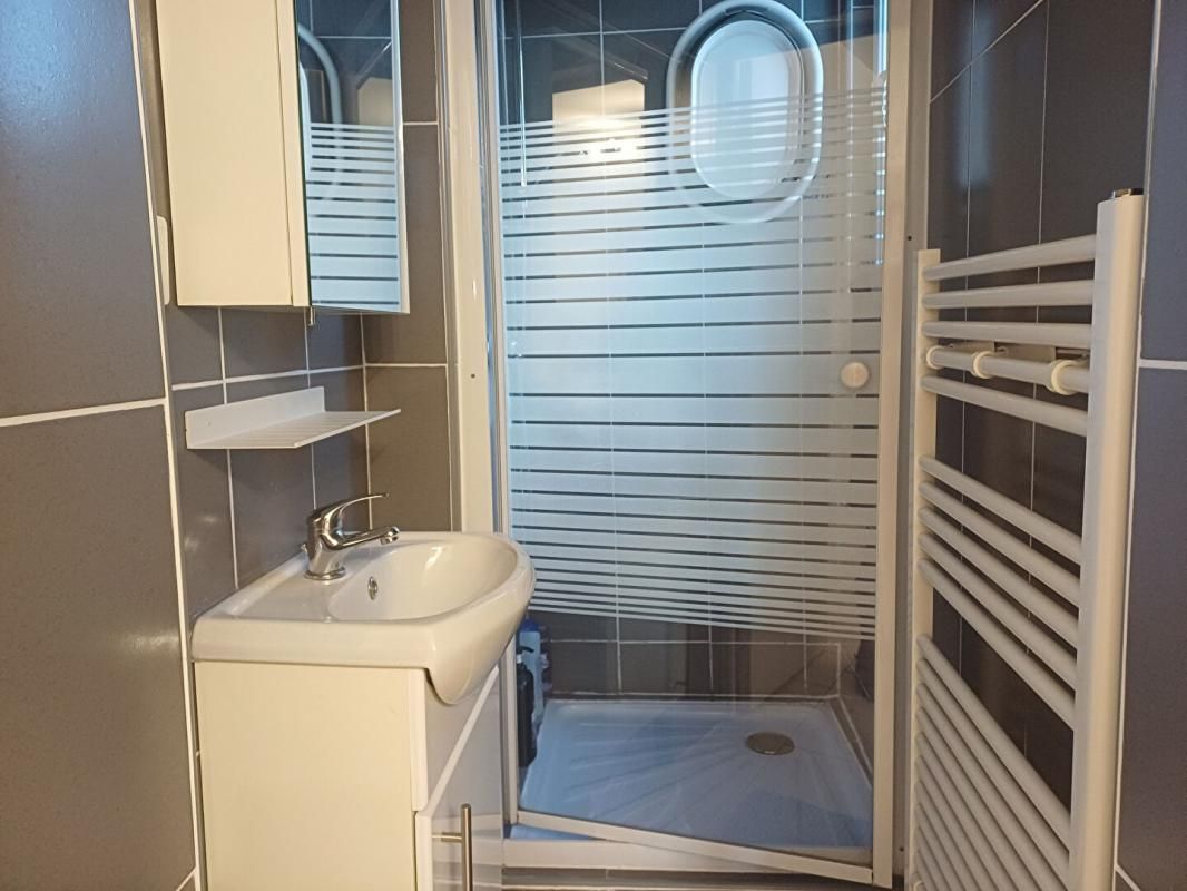 NOYON IMMEUBLE MIXTE 3