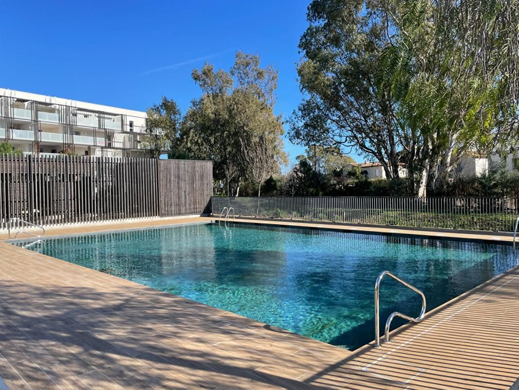 Nature, Plage et Piscine - T2 récent + parking - Hyères (83400)