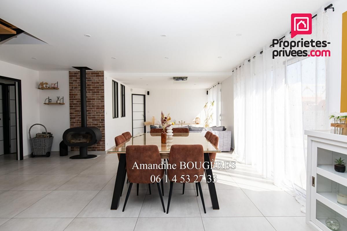 DOMALAIN MAISON SPACIEUSE ET LUMINEUSE-180 M² - 4 CHAMBRES- PISCINE- DOMALAIN 35680-349 990 EUROS 2