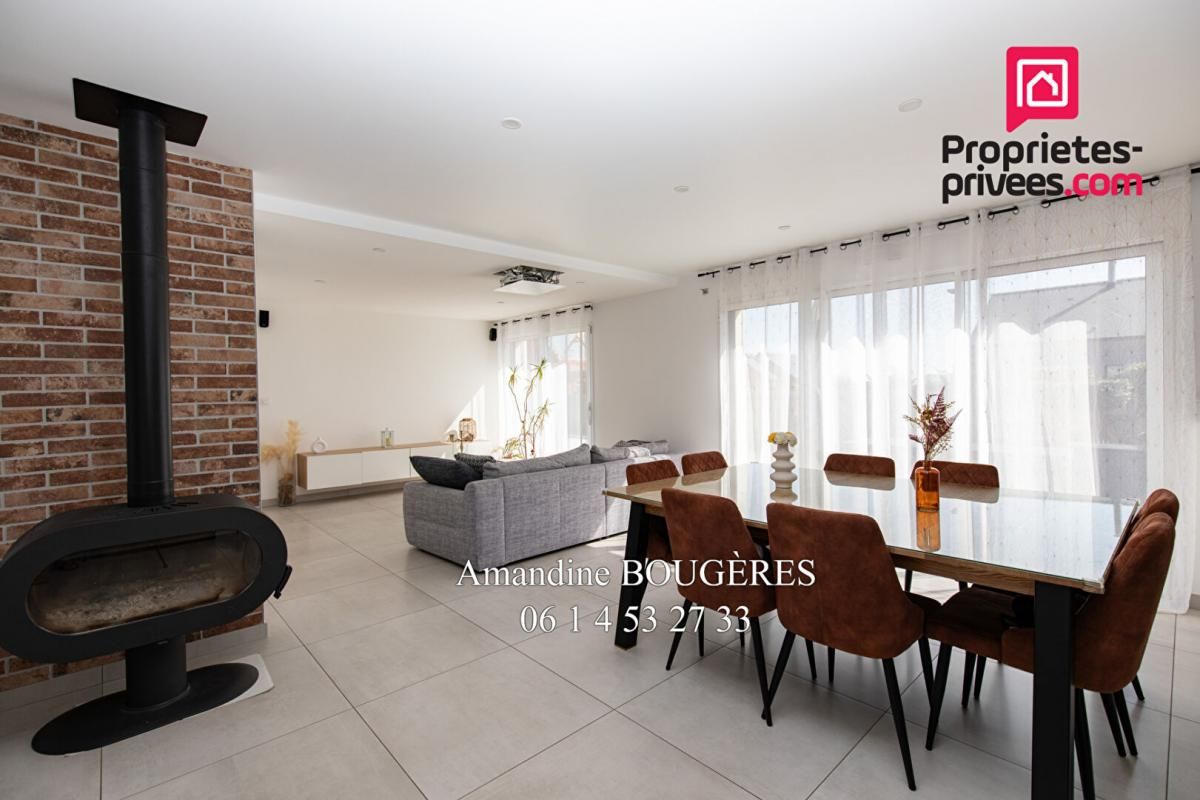 DOMALAIN MAISON SPACIEUSE ET LUMINEUSE-180 M² - 4 CHAMBRES- PISCINE- DOMALAIN 35680-349 990 EUROS 4