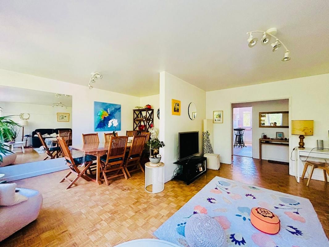Élégance et confort à Beauchamp : Appartement lumineux avec balcon dans résidence verdoyante - 4 pièces - 88m²  -