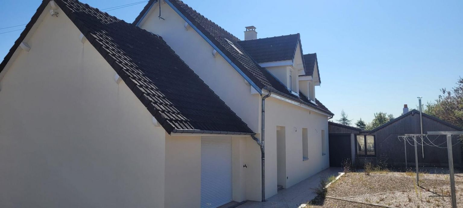 BELLE MAISON CONTEMPORAINE  AVEC UN TERRAIN CONSTRUCTIBLE
