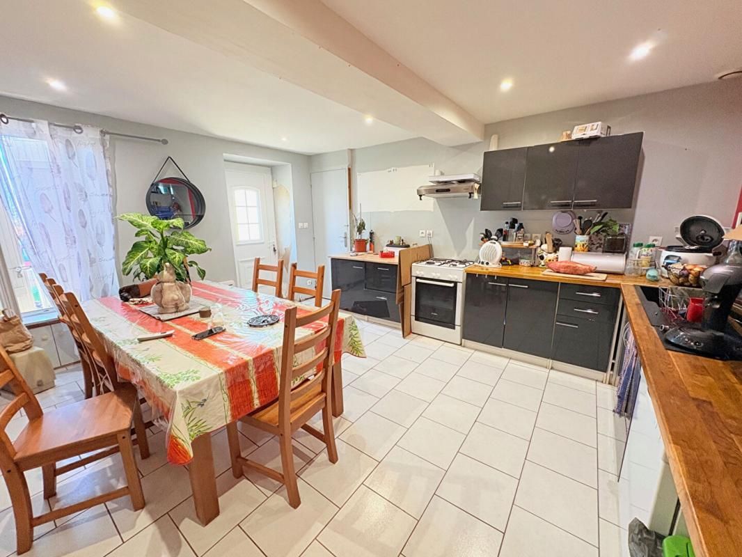AULNAY EXCLUSIVITE Ensemble immobilier avec maison de 95 m2 3 chambres et 2 autres à réhabiliter 1