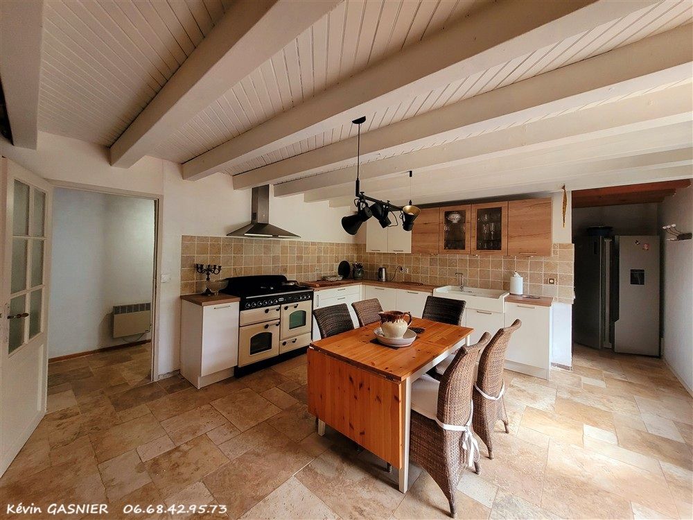 MONTBRON MONTBRON (16220) : Maison de 154m2 habitable avec terrain de 9ha 2