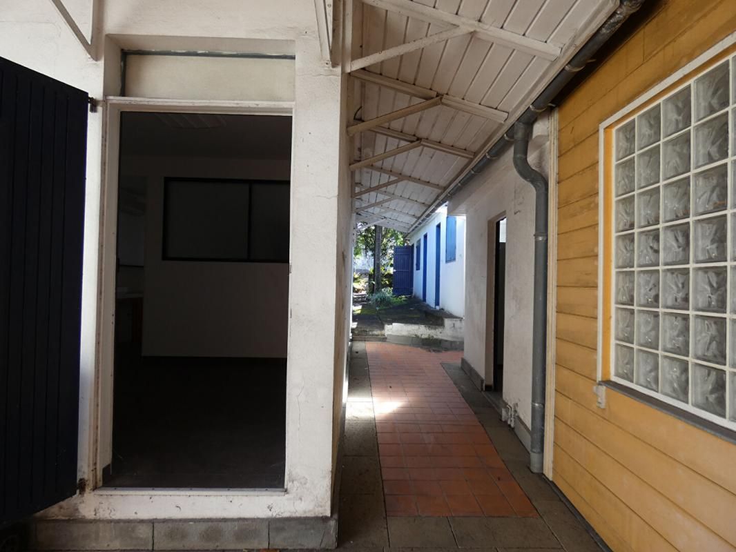 SAINT-JOSEPH 97480 Saint Joseph ensemble immobilier 15 pièce(s) 280 m2 / 610 m² clos 2
