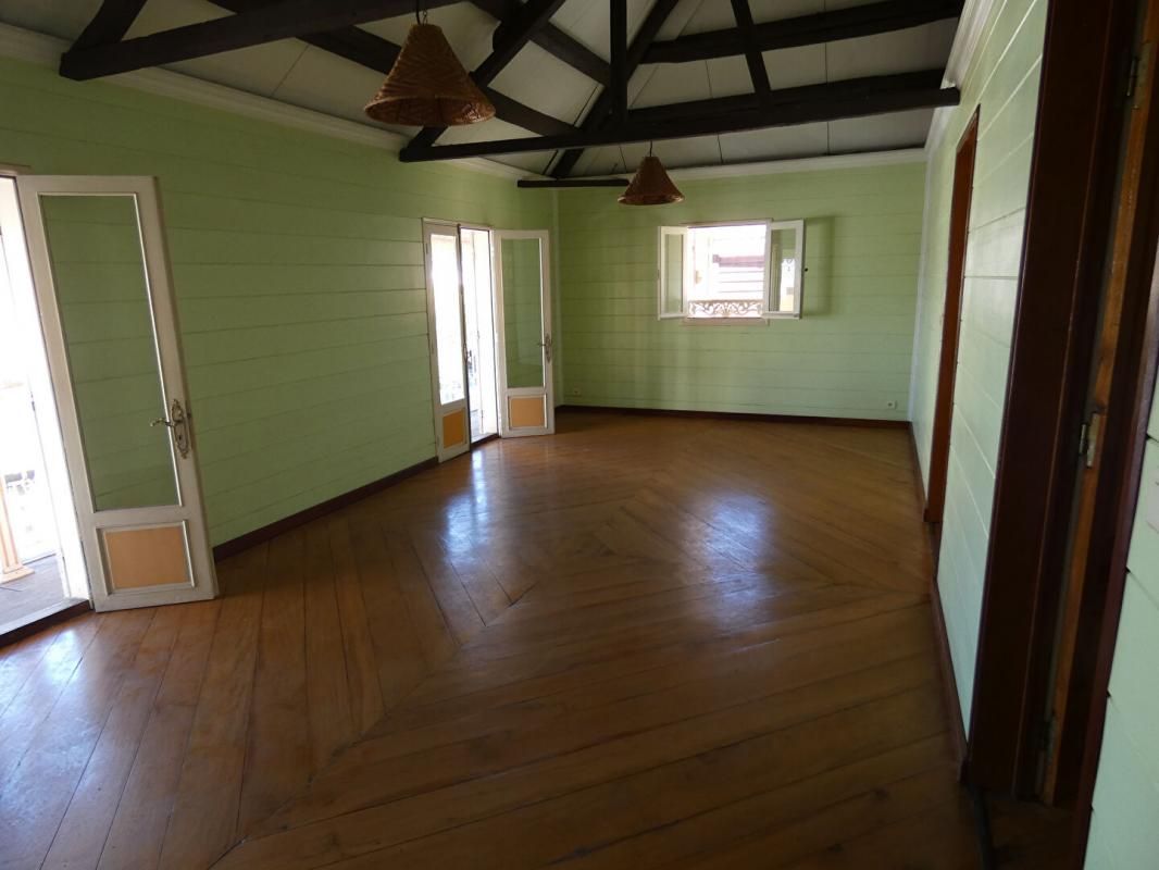 SAINT-JOSEPH 97480 Saint Joseph ensemble immobilier 15 pièce(s) 280 m2 / 610 m² clos 4