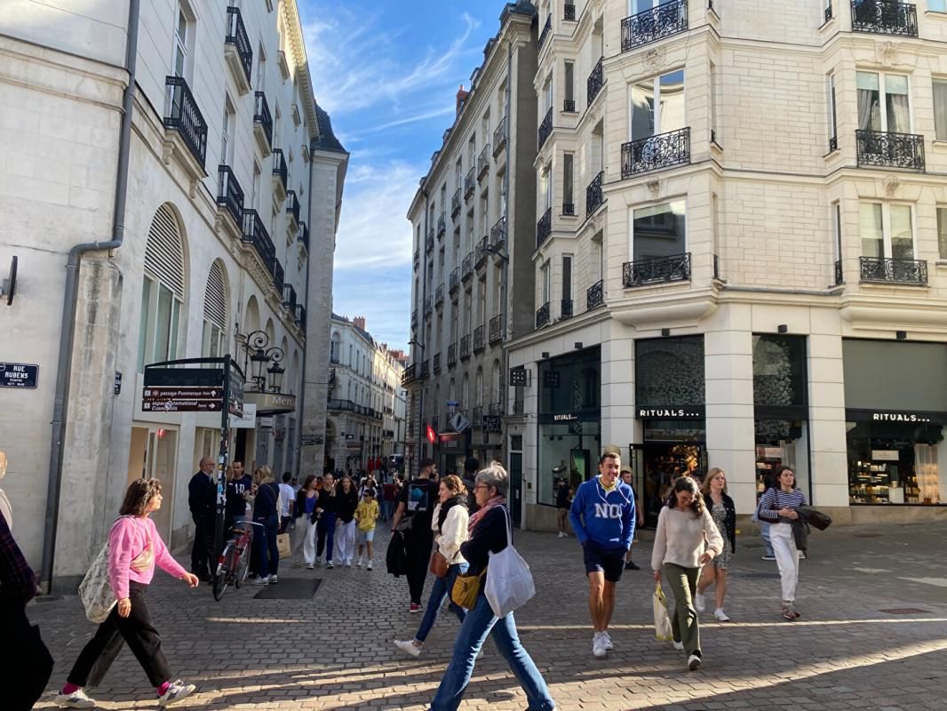 NANTES 44000 NANTES - LOCAL COMMERCIAL 100 m² A LOUER - GRASLIN-CALVAIRE 3
