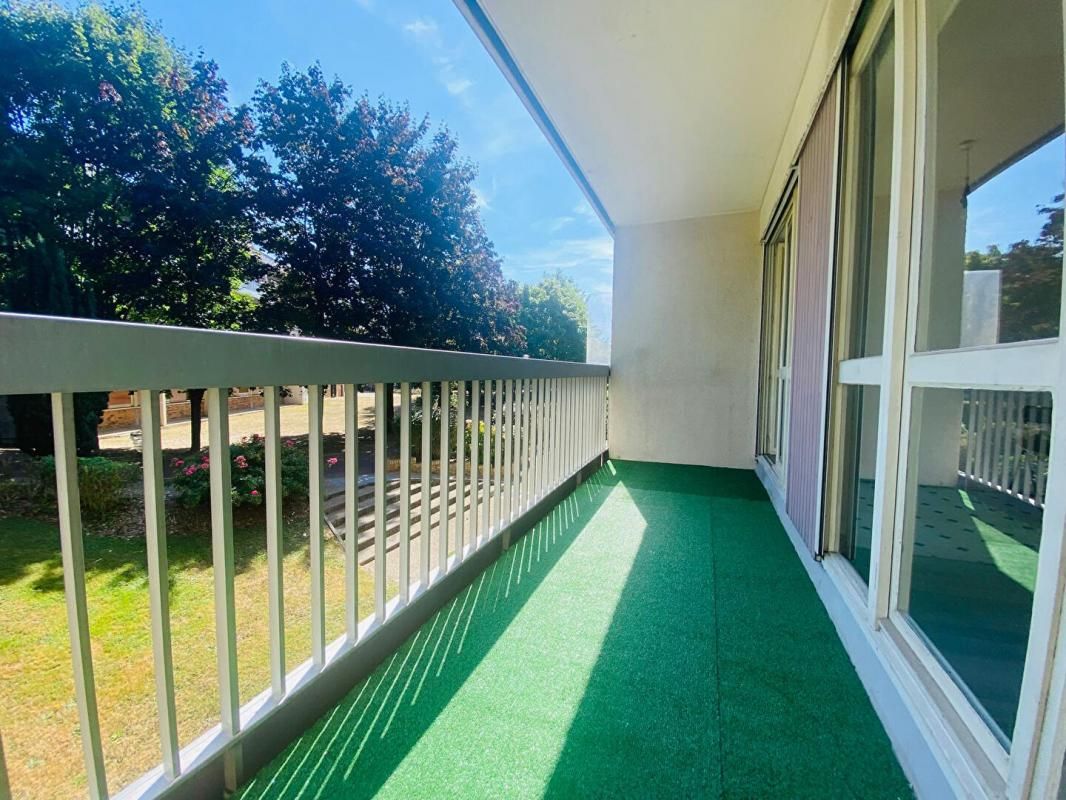 CERGY Duplex 3 pièces avec balcon, parking et cave ? Cergy Université - 3