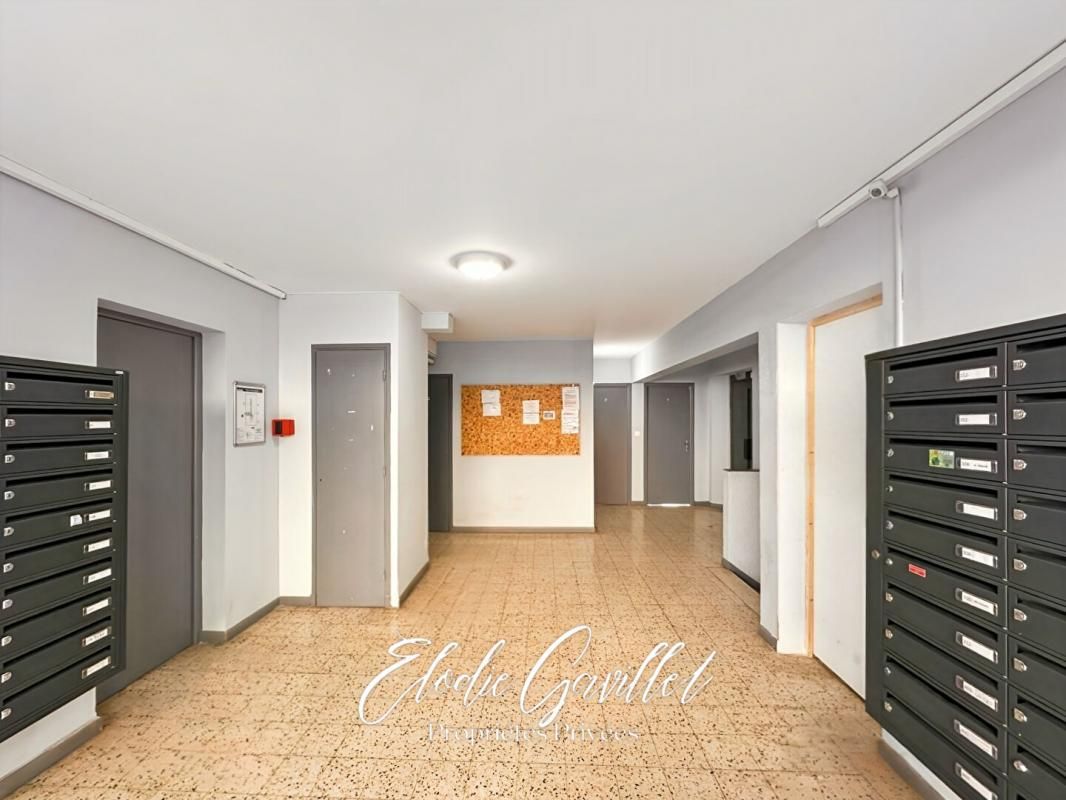 RENNES-LES-BAINS Studio Rennes Les Bains vue rivière 12 m² 2