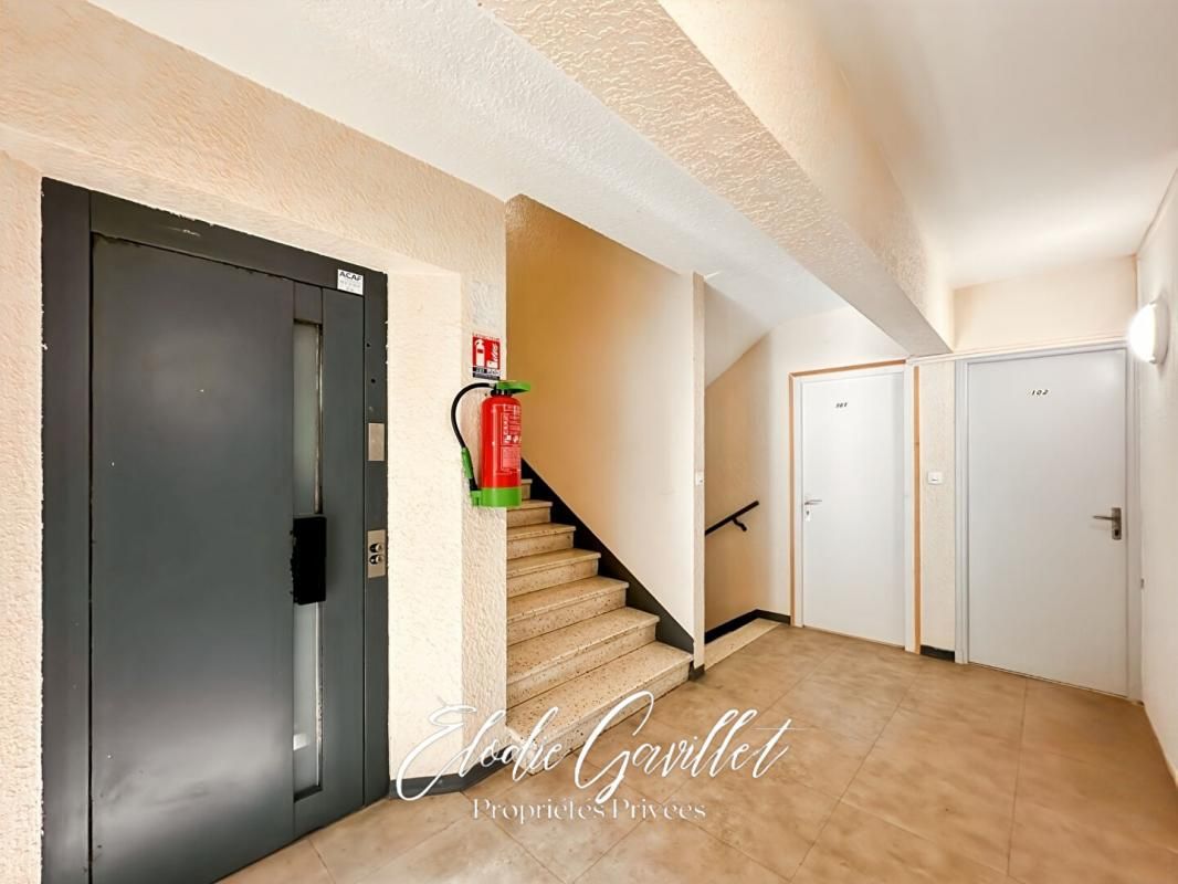 RENNES-LES-BAINS Studio Rennes Les Bains vue rivière 12 m² 3