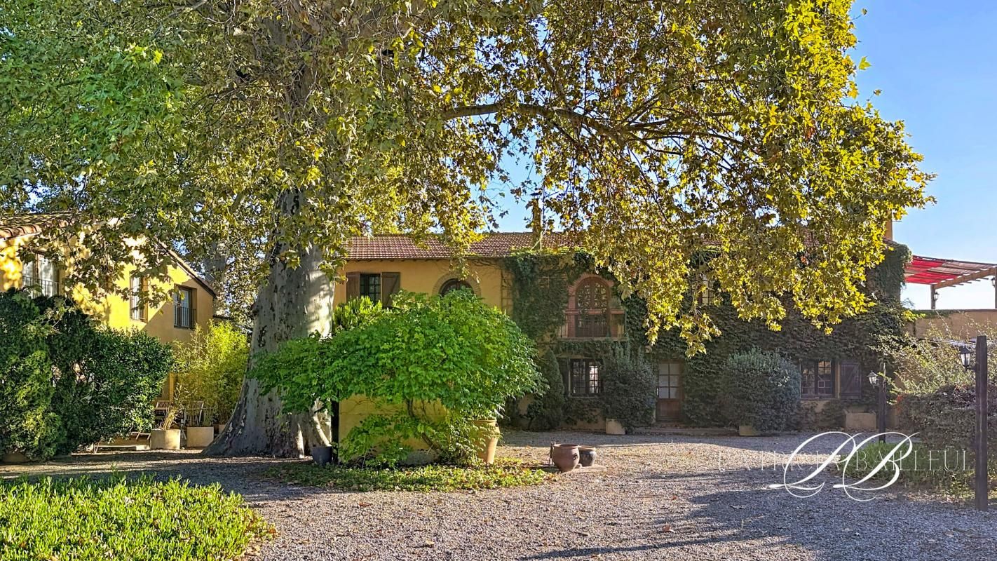 SAINT-CYPRIEN Mas de 600m² sur 4,6 hectares à Saint-Cyprien 2