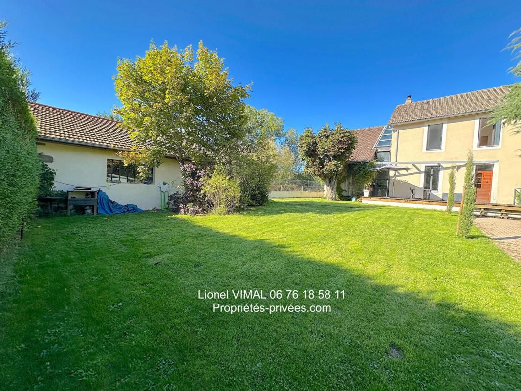 SAINT-OURS Maison rénovée 5 pièces ( 3 ch ) 170 m2 sur terrain clos et aménagé 2