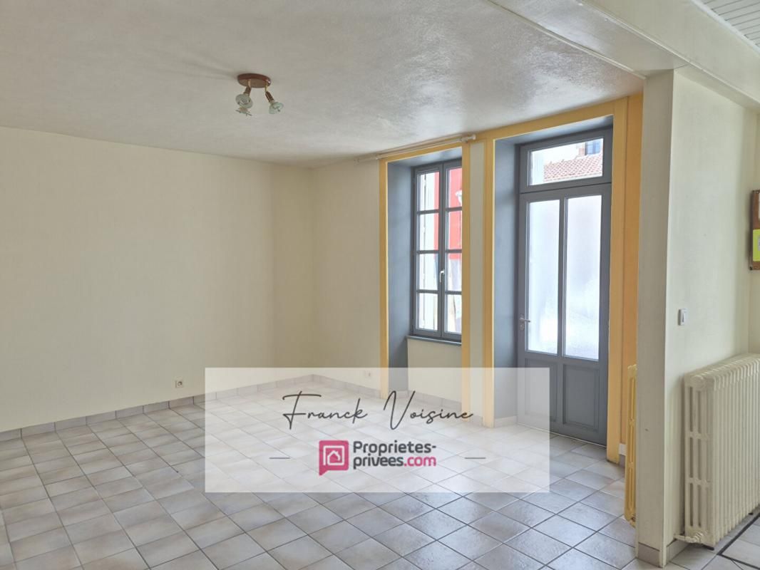 LES HERBIERS A VENDRE - Les Herbiers centre ville - Maison de ville de 76 m2 avec cour fermée 1