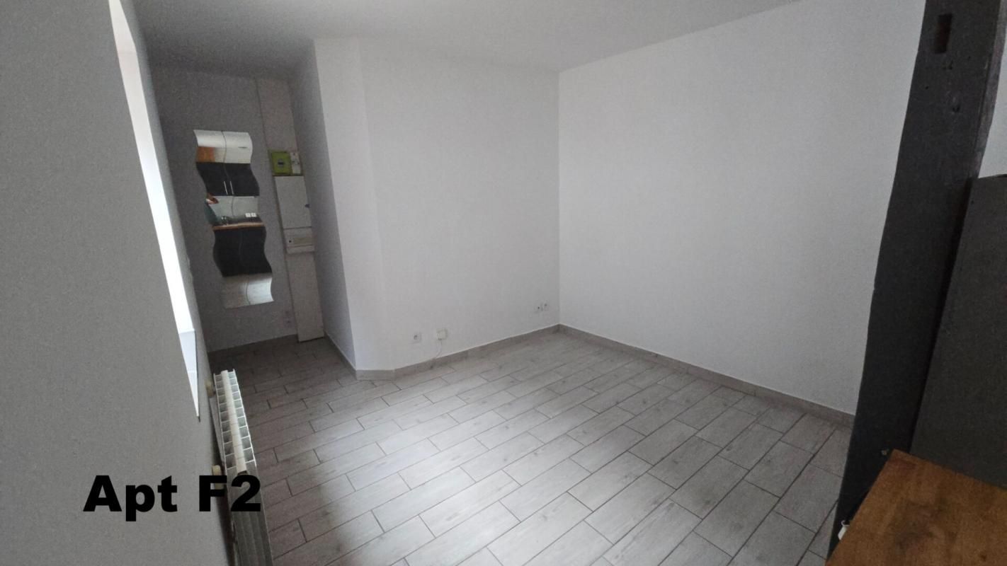 DREUX DREUX 28-2 Apts=1 F1 bis 27.6m2 & 1 F2 36.0m2+ place parking 4