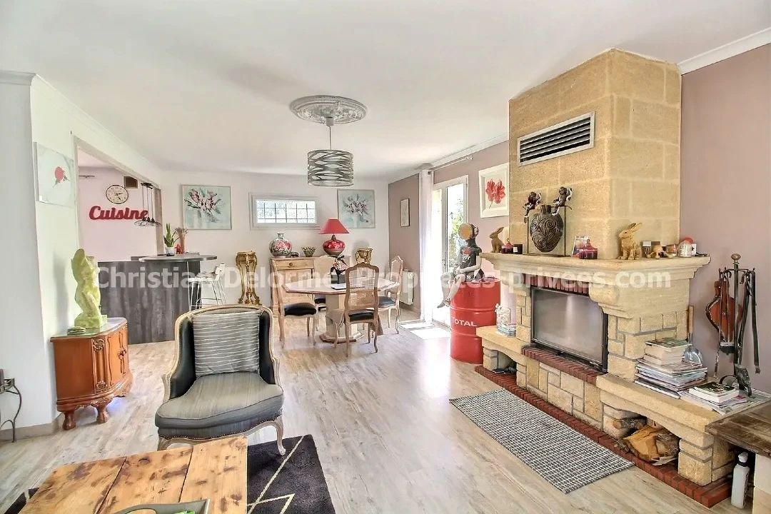 FOISSAC Villa Uzes 7 pièce(s) 130 m2, 4 chambres avec piscine et dépendance de 40m2 type P2 4