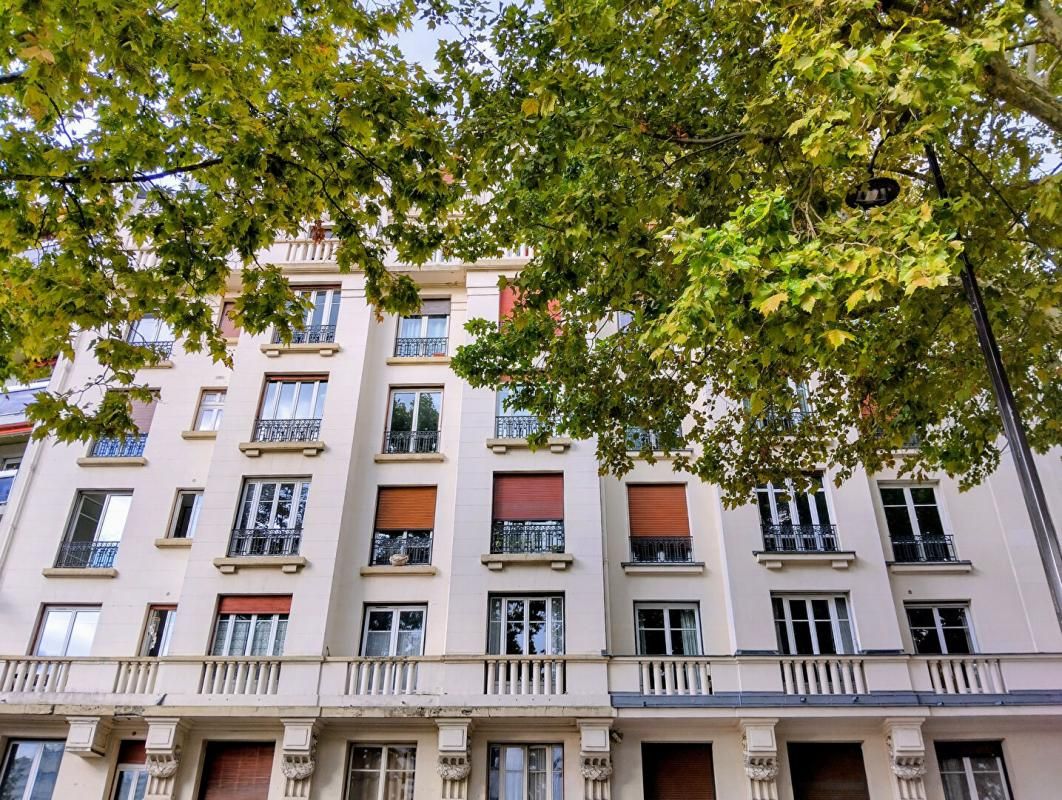 Deux-pièces face au parc Georges-Brassens